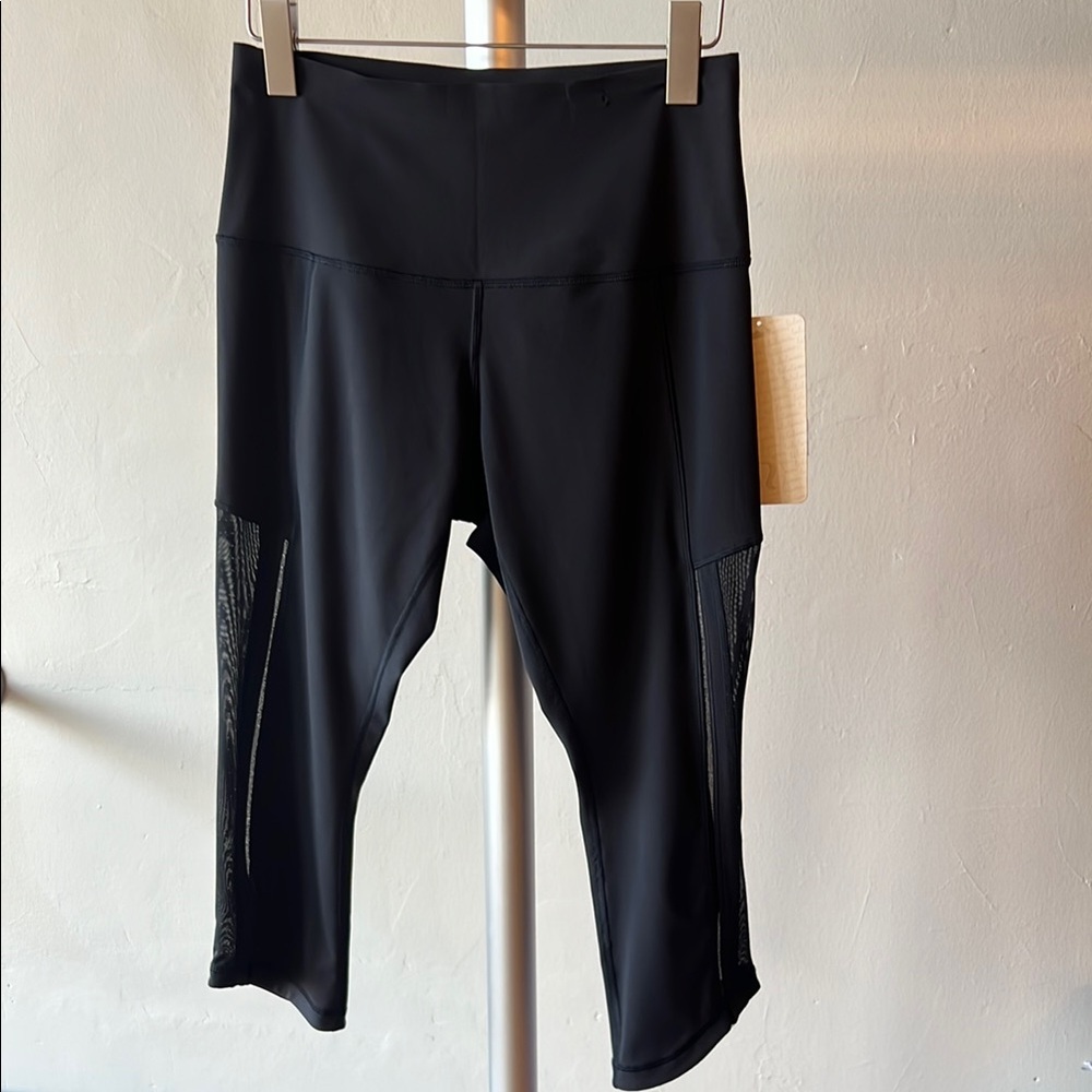 Chic Black Lululemon Hot to Street Crop Leggings with Mesh Detail